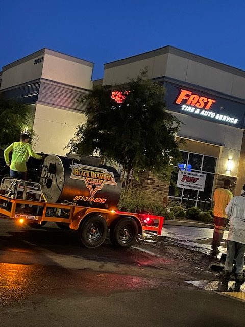Black Diamond Asphalt licensed asphalt contractor in Southern California, crew installing and compacting new asphalt pavement